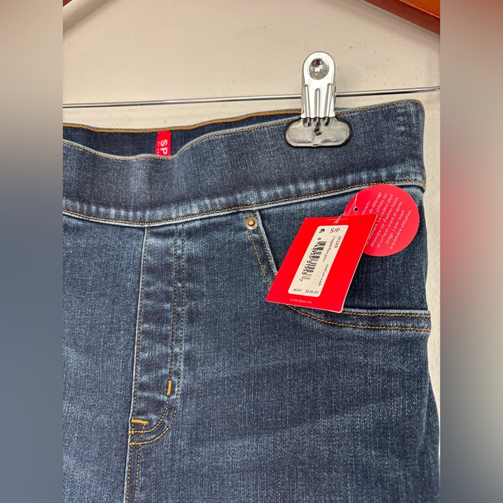 SPANX NWT MEDIUM WASH CROPPED FLARE JEANS SZ SMALL - Picture 4 of 8